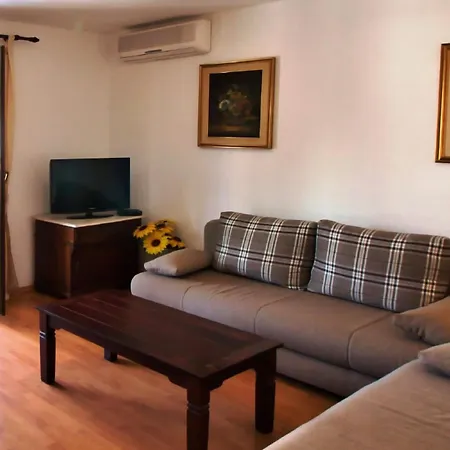 Apartment Paradise *
