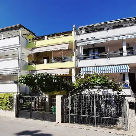 Paradise Apartment *
